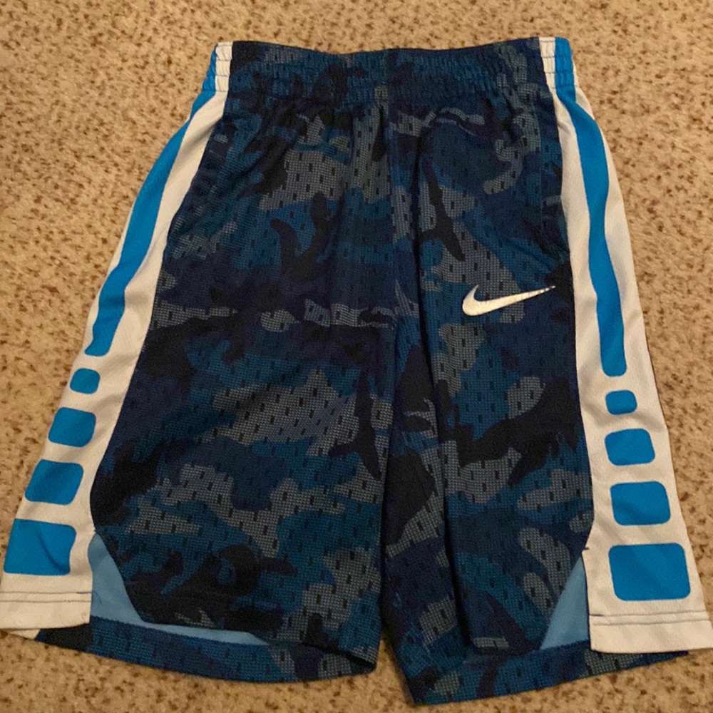 Nike Boys Shorts sz M Excellent Condition